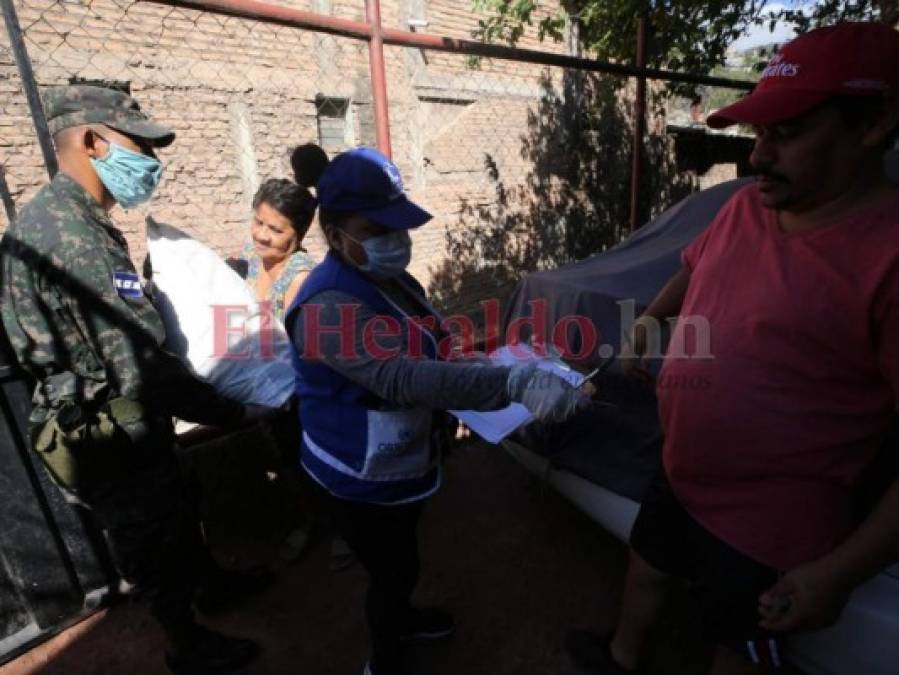 Entrega de alimentos continuó este sábado en colonias de la capital