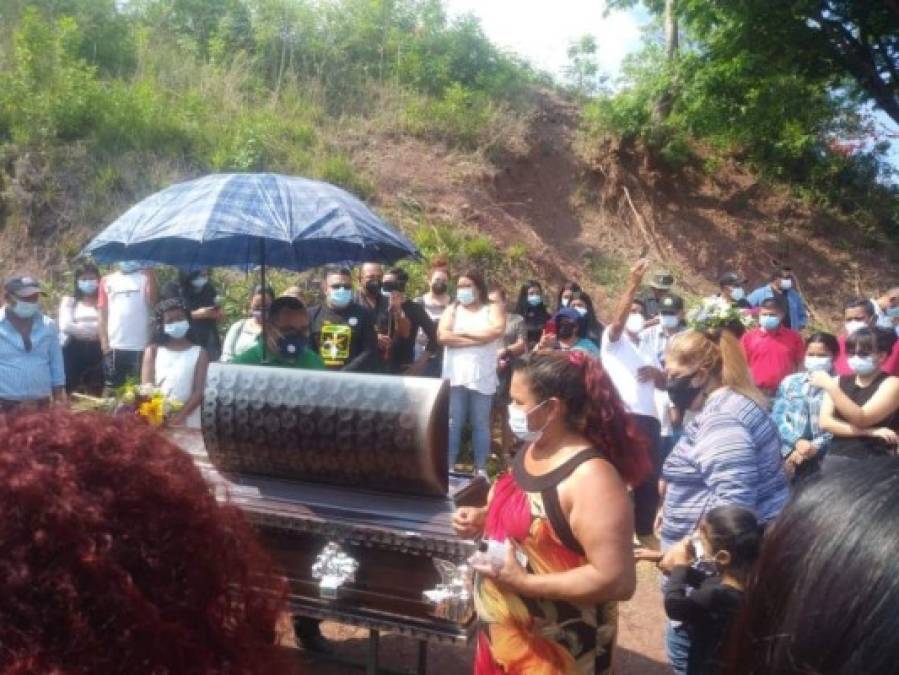 El doloroso sepelio del pastor asesinado por un sicario en la Kennedy (FOTOS)