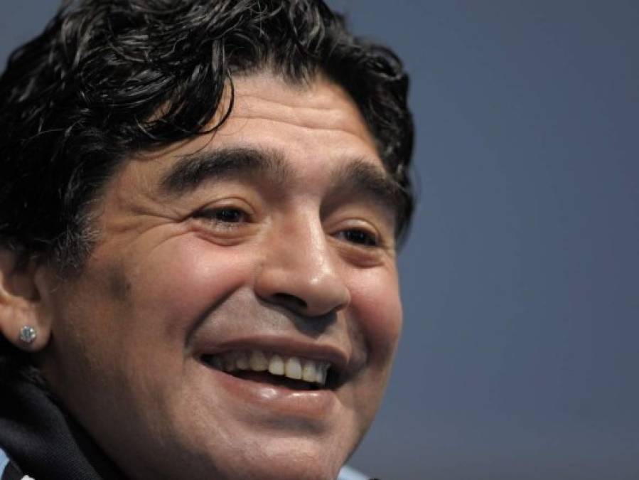 El mundo del fútbol le rinde culto a Diego Maradona en su cumpleaños 60