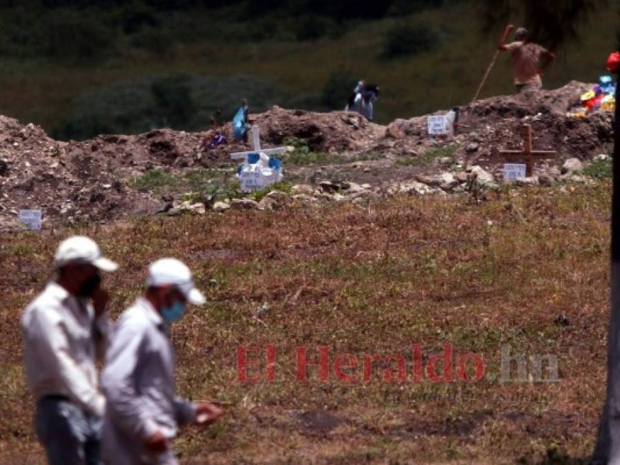 Sin velorios, ni acompañamiento: el doloroso adiós a víctimas de covid-19 en Honduras