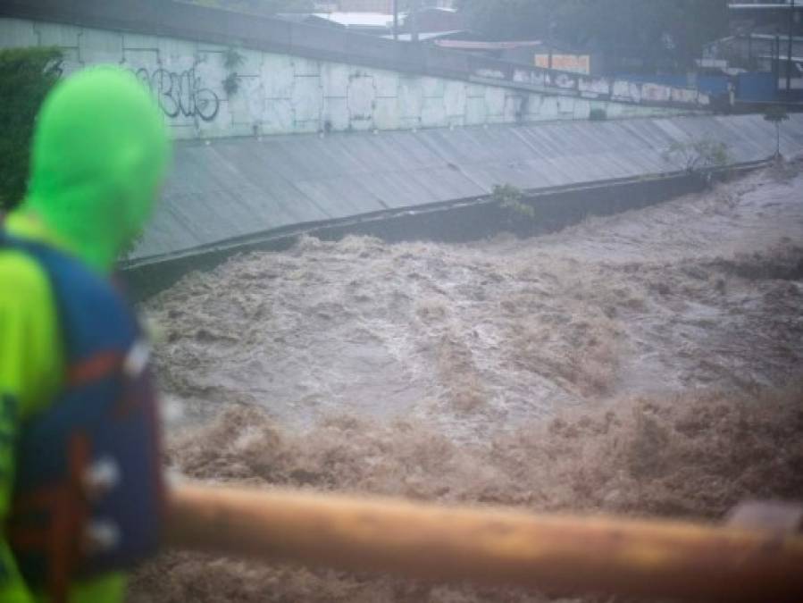 Muertos e inundaciones: estragos de la tormenta Amanda en El Salvador (FOTOS)