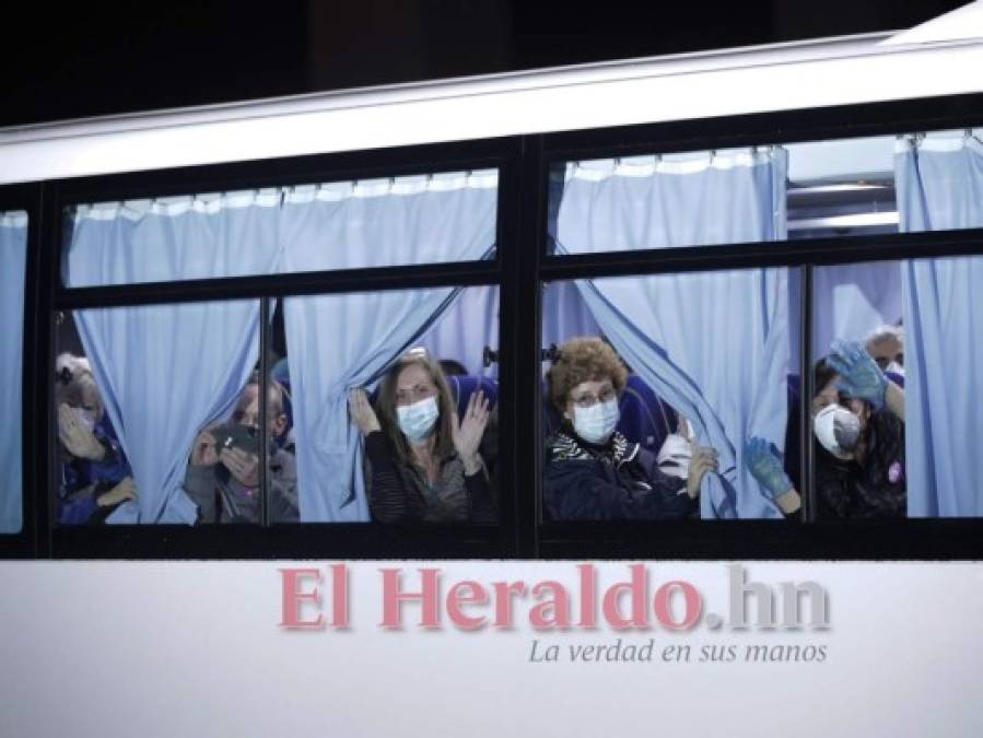 FOTOS: Así fue la evacuación de los estadounidenses confinados en crucero por coronavirus