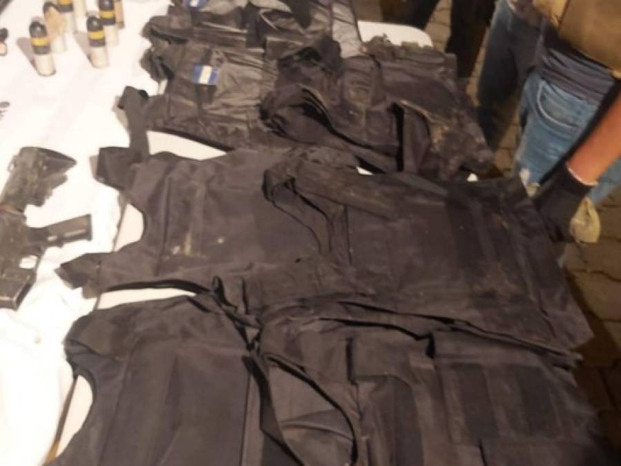 FOTOS: Con armas de grueso calibre e indumentaria militar caen presuntos autores de masacre
