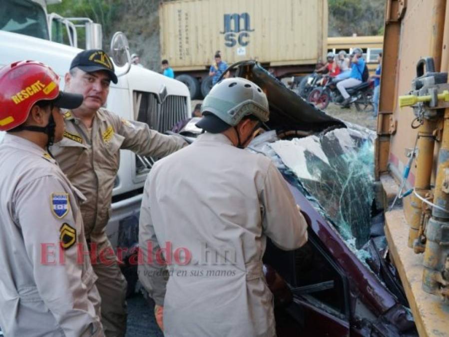 La trágica escena del motociclista aplastado por un contenedor en Choloma