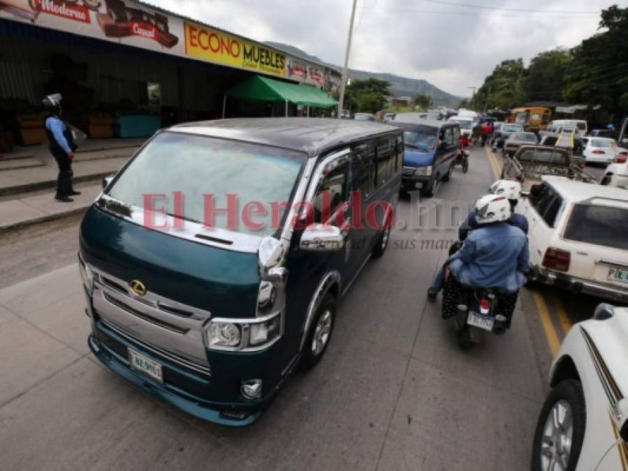 Breve toma de buses 'brujos' provocó caos en la salida al sur de la capital (FOTOS)