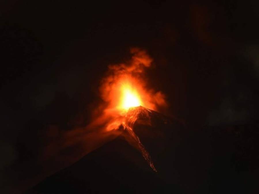 Imágenes de la nueva erupción del volcán de Fuego en Guatemala