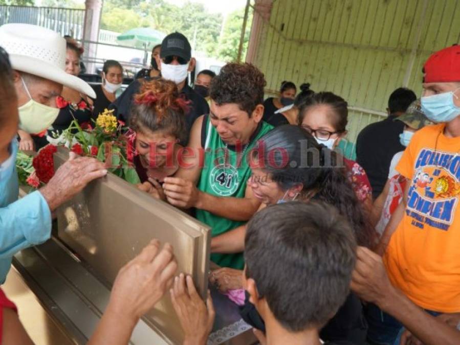 Dramática despedida a víctimas de alcohol adulterado en Choloma (FOTOS)