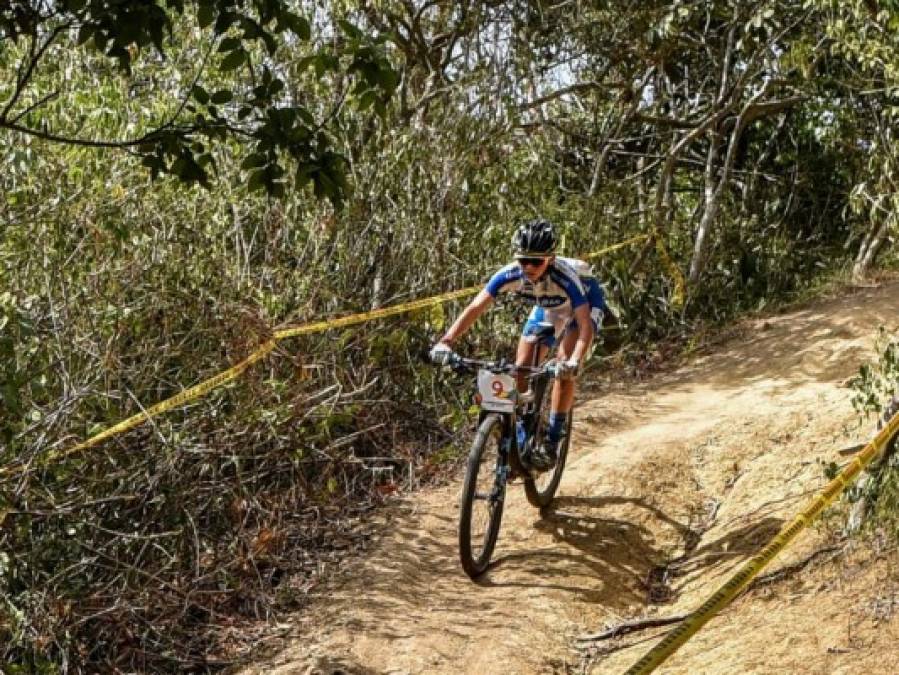 Fotos de Angie Gómez, ciclista hondureña