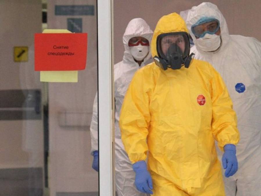 FOTOS: Así se protegió Putin durante visita a enfermos por coronavirus