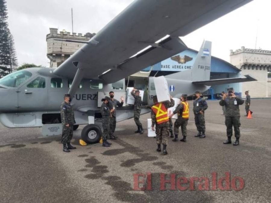 Elecciones 2021: Avanza traslado de maletas electorales vía aérea y terrestre (FOTOS)