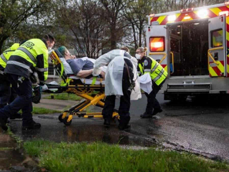 FOTOS: Personal sanitario encarna el heroísmo contra el coronavirus