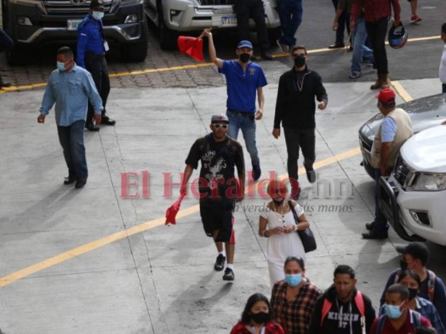 Así se marcharon los diputados de Libre después del alboroto en el Congreso Nacional  