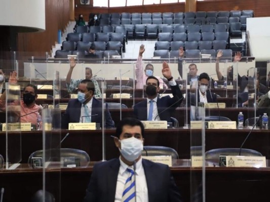 Con reconocimientos, aprobación de reformas y contratos se despidió el actual Congreso Nacional (Fotos)