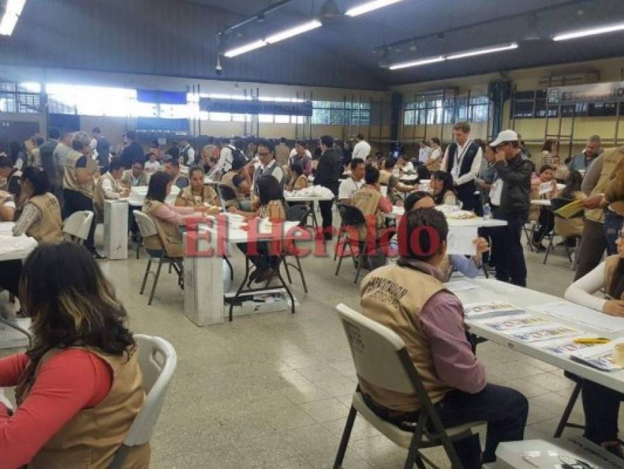 FOTOS: Así se realiza el escrutinio especial en el Tribunal Supremo Electoral