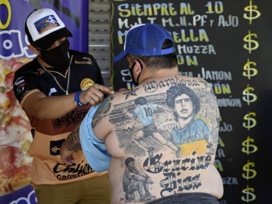 El mundo del fútbol le rinde culto a Diego Maradona en su cumpleaños 60