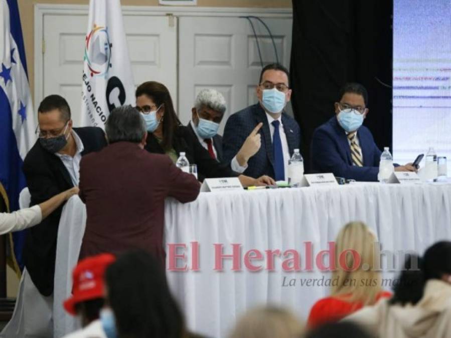 Bioseguridad y emoción: así fue el sorteo de posiciones en papeletas para elecciones primarias