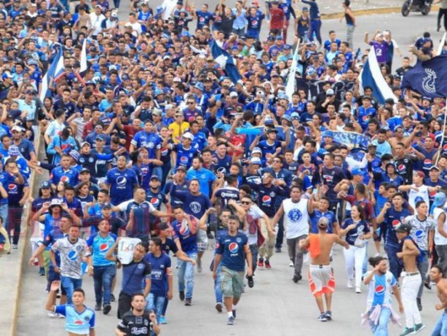 Así fue la llegada de la barra del Motagua al Estadio Nacional de Tegucigalpa