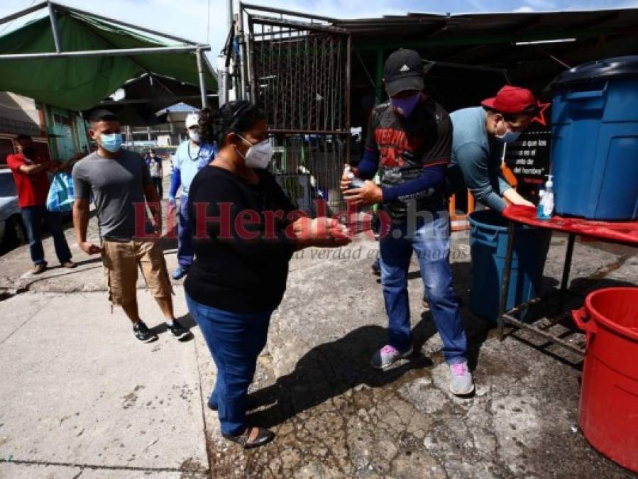 Comerciantes se reinventan para garantizar protección a sus clientes (FOTOS)