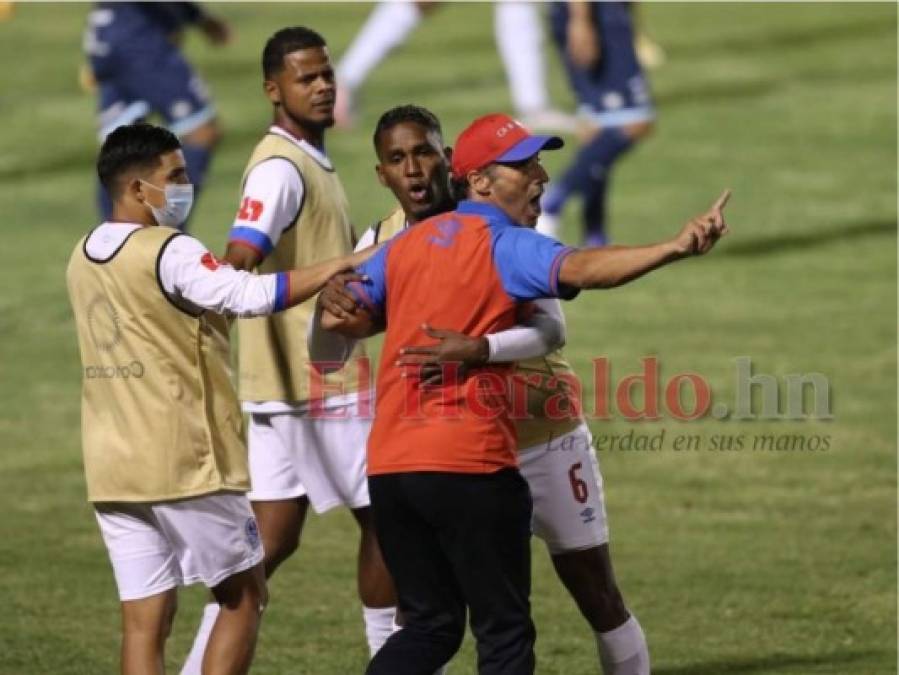 La bronca de Troglio, invitado de lujo: lo que no se vio en el Motagua-Olimpia (Fotos)