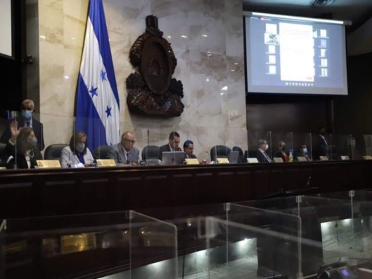 Con reconocimientos, aprobación de reformas y contratos se despidió el actual Congreso Nacional (Fotos)