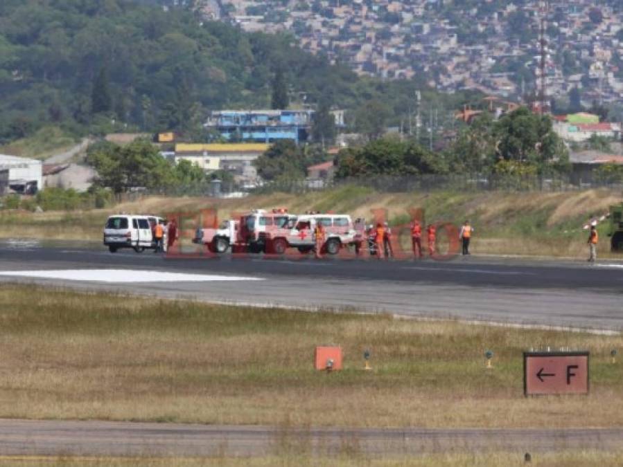 FOTOS: Así fue el aterrizaje de emergencia de una avioneta en el aeropuerto Toncontín