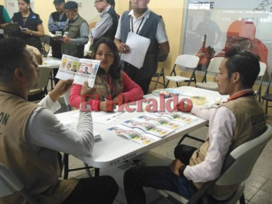 FOTOS: Así se realiza el escrutinio especial en el Tribunal Supremo Electoral