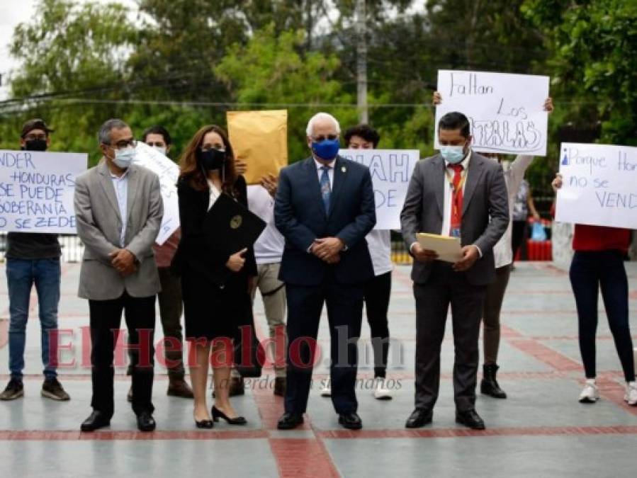 'UNAH no ZEDE': Interponen recurso de inconstitucionalidad en la CSJ (FOTOS)