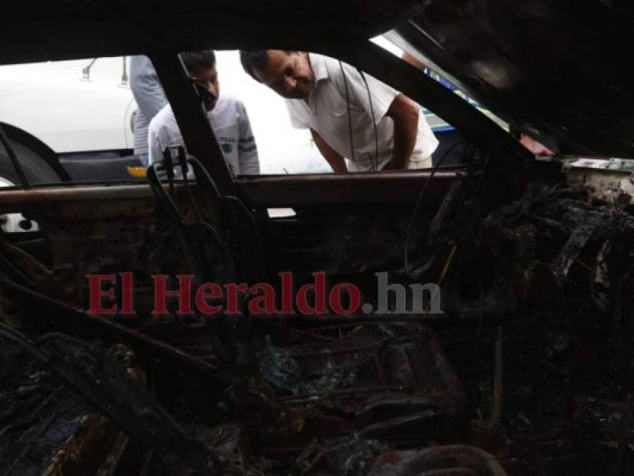 FOTOS: La dramática escena que dejó el incendio de un taxi en la carretera al sur, a la altura de El Tizatillo