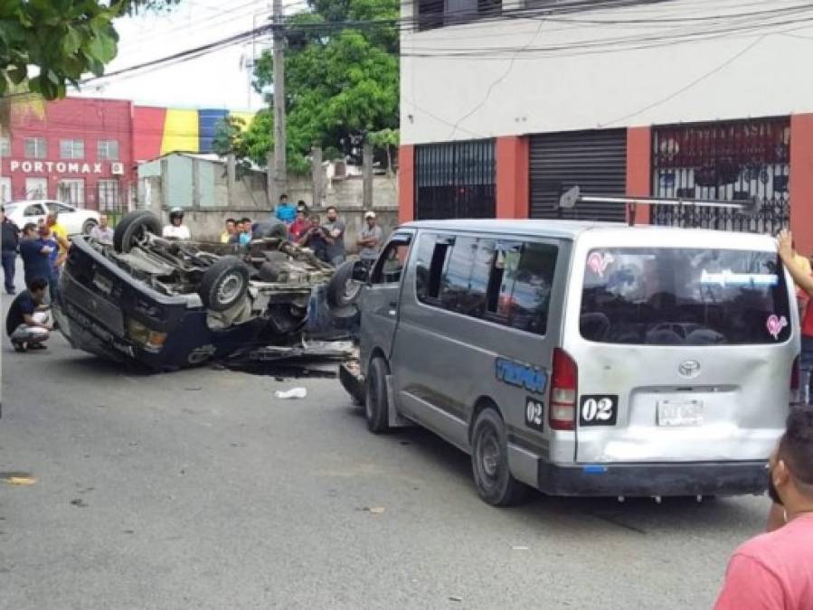 Un busito volcado y varios heridos: Las fotos del aparatoso accidente en SPS