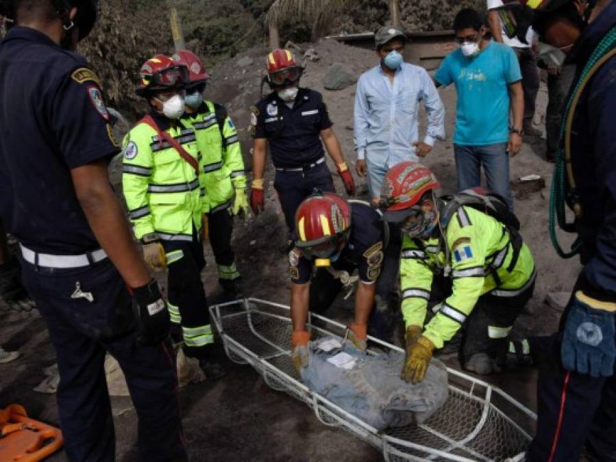 ﻿Fotos: La noble labor de los héroes anónimos tras erupción del volcán de Fuego en Guatemala