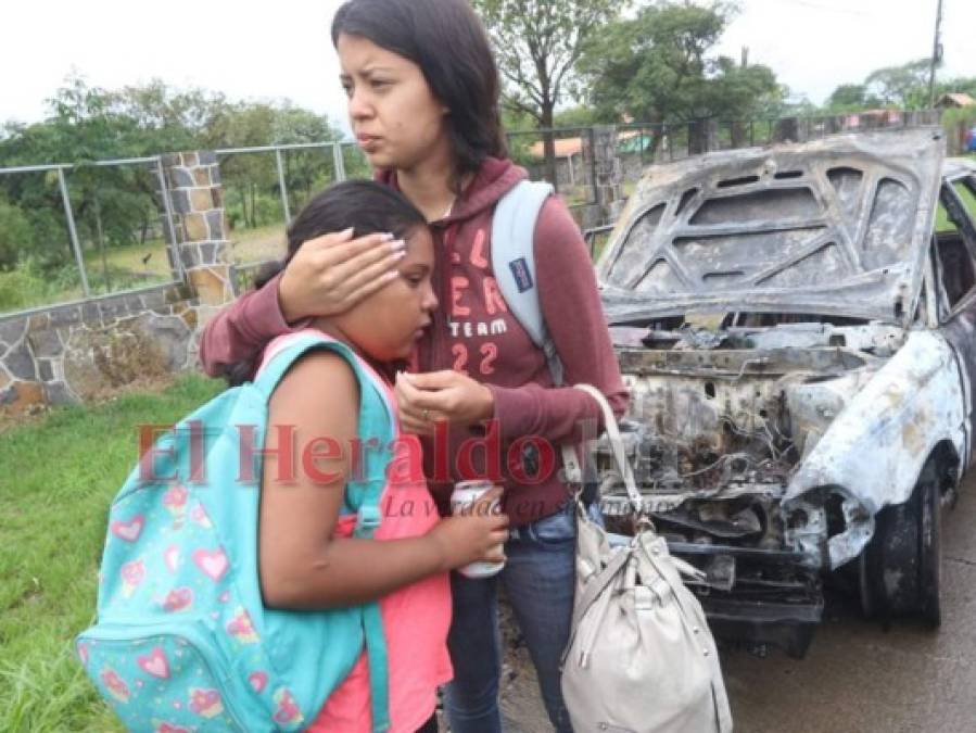 FOTOS: La dramática escena que dejó el incendio de un taxi en la carretera al sur, a la altura de El Tizatillo