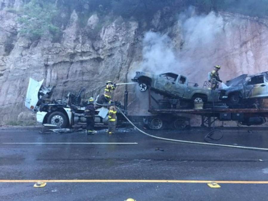 Impactantes imágenes del incendio de vehículos en cuesta de La Virgen