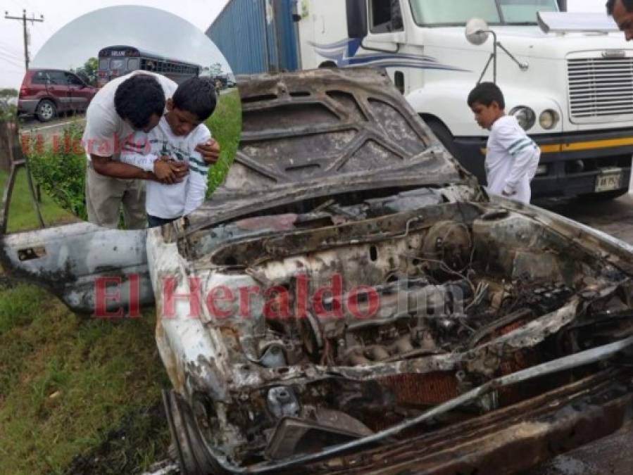 FOTOS: La dramática escena que dejó el incendio de un taxi en la carretera al sur, a la altura de El Tizatillo