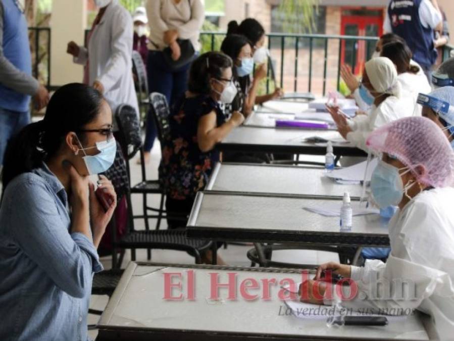 Afluencia masiva de hondureños en brigadas médicas contra covid en la capital