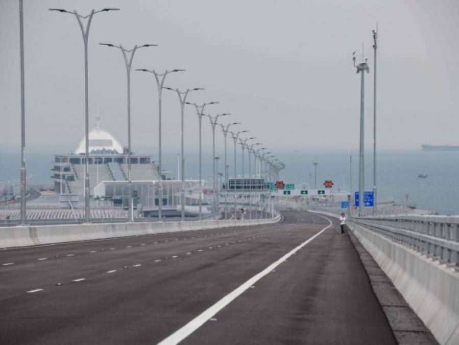 Espectaculares imágenes del puente más largo del mundo en Hong Kong