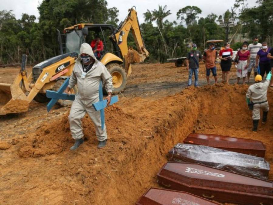 Ulisses, un sepulturero testigo de tragedia del Covid-19 en Amazonía