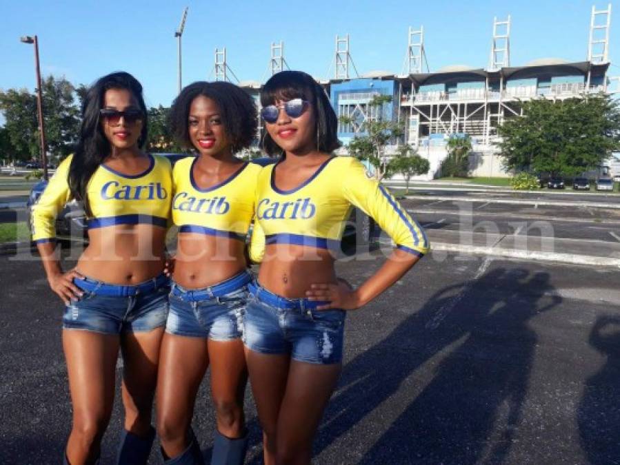 Las bellas chicas presentes en el Ato Boldon de Trinidad y Tobago previo al juego ante Honduras