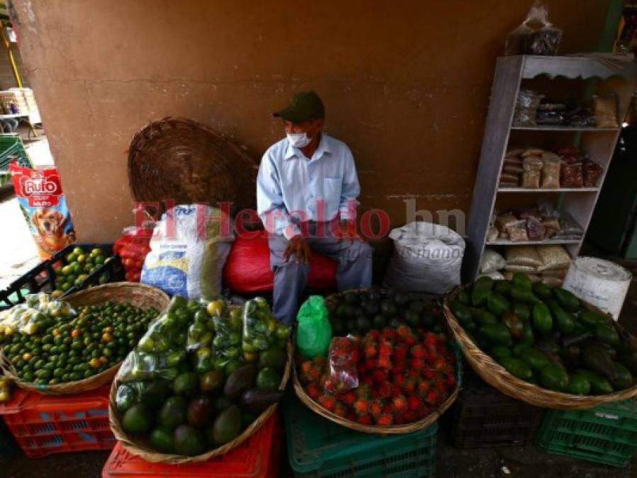 Comerciantes se reinventan para garantizar protección a sus clientes (FOTOS)