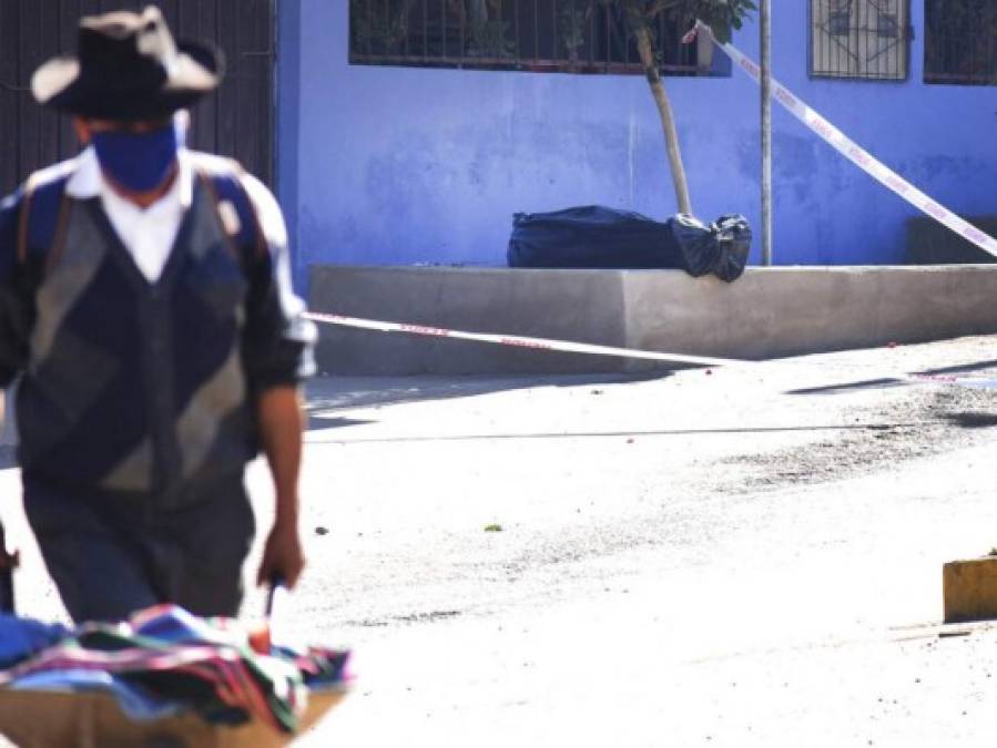 Cuerpos esperan varios días para ser enterrados en Bolivia (FOTOS)