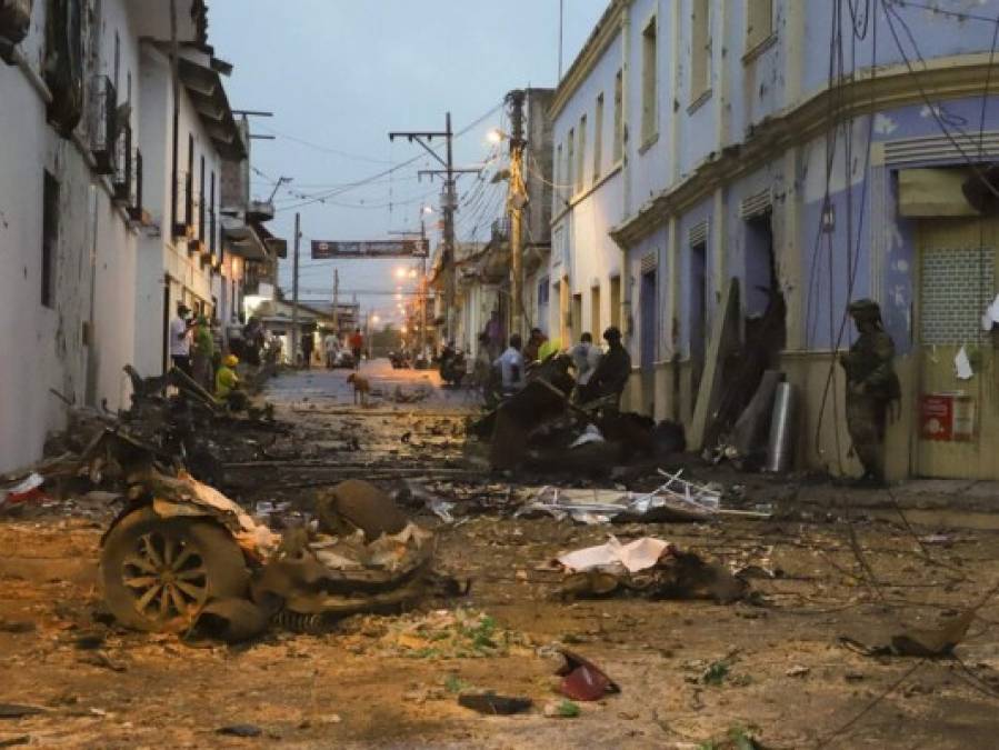 Las impactantes imágenes del atentado con coche bomba en Colombia (FOTOS)