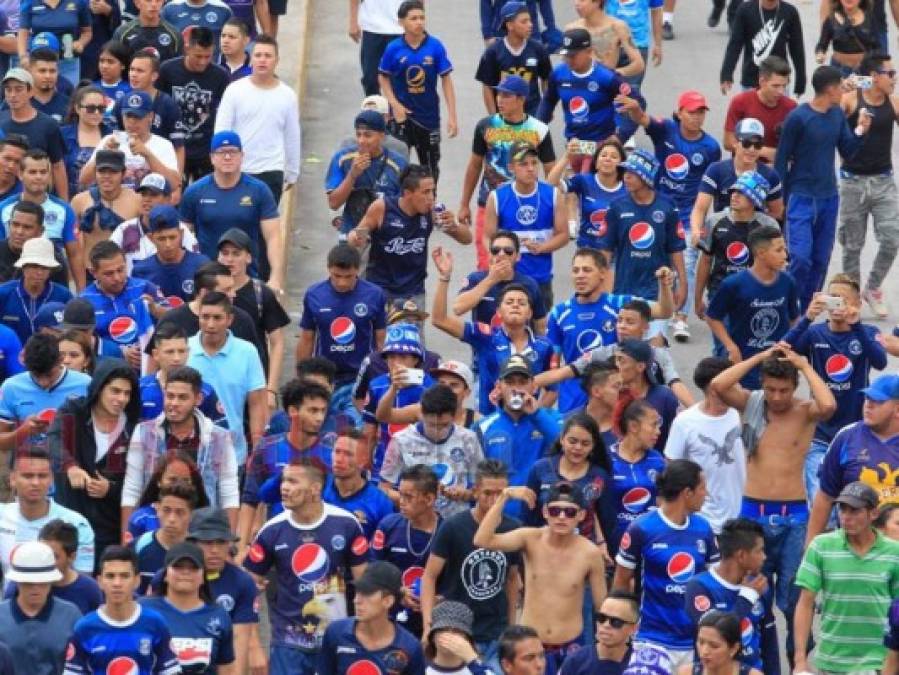 Así fue la llegada de la barra del Motagua al Estadio Nacional de Tegucigalpa