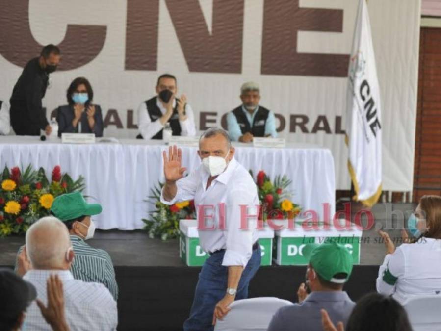 Alianzas azul y verde, aplausos y discursos: lo que se vio en la entrega de planillas al CNE (FOTOS)