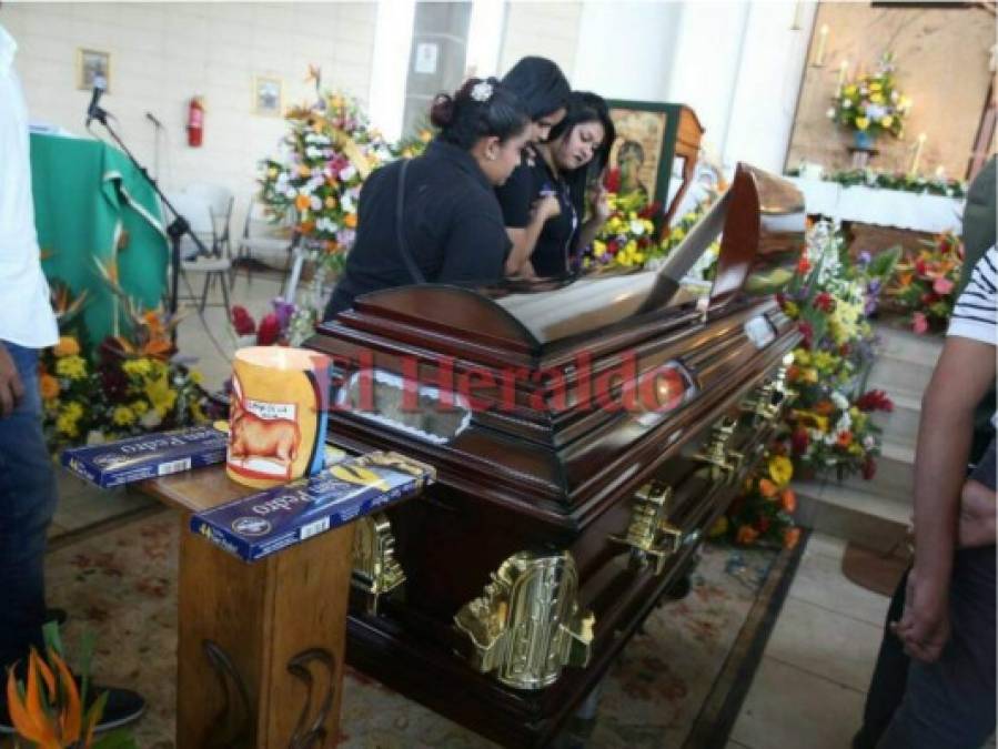 FOTOS: Triste adiós a maestro asesinado en el Instituto Técnico Honduras