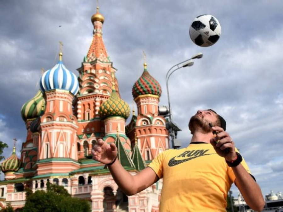 Fanáticos llegan a Rusia y comienza el ambiente de fiesta en la Copa del Mundo