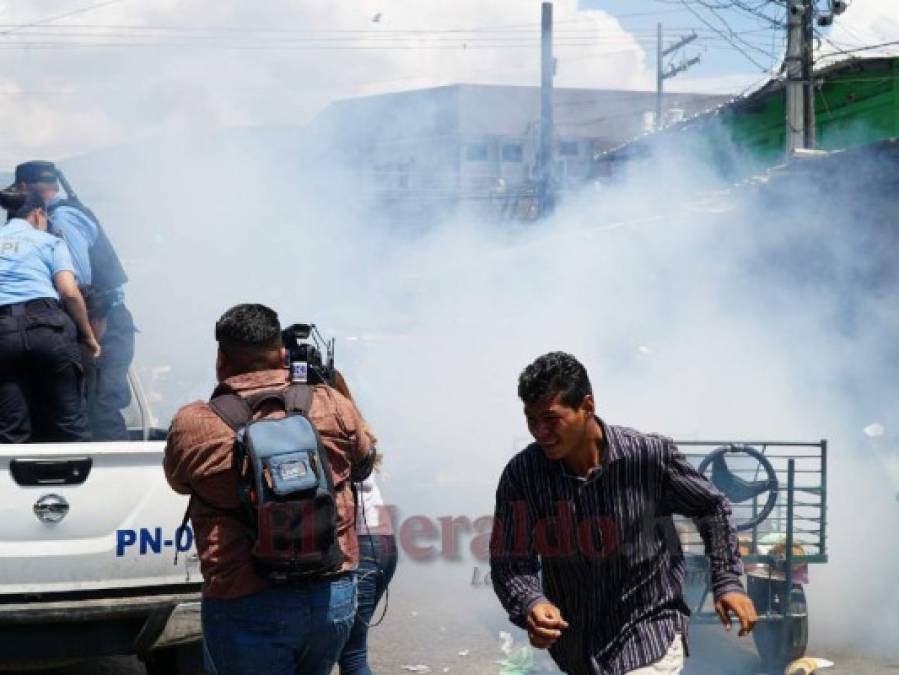 FOTOS: Así capturaron a mujer que quedó encerrada en negocio durante saqueos en San Pedro Sula