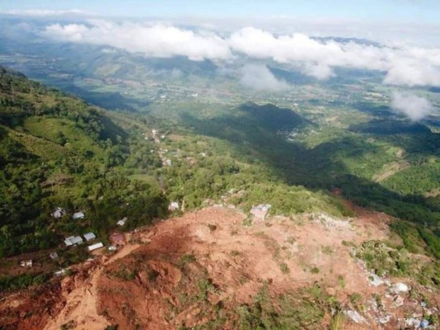 Dramáticas imágenes tras deslave que arrasó con aldea La Reina, Santa Bárbara