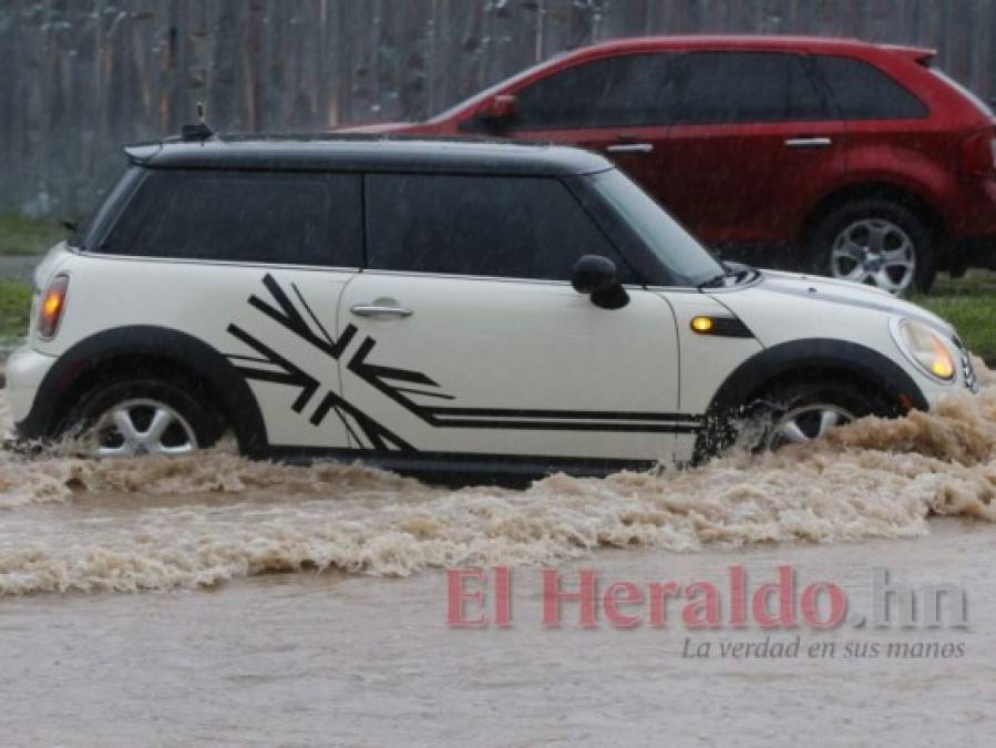 FOTOS: Los estragos que causó el fuerte aguacero este martes en la capital