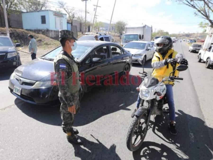 Largas colas por cierre de entradas a la capital en cuarentena por Covid-19