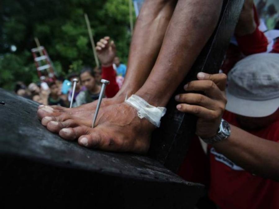 FOTOS: Los viacrucis más dolorosos y extremos del mundo