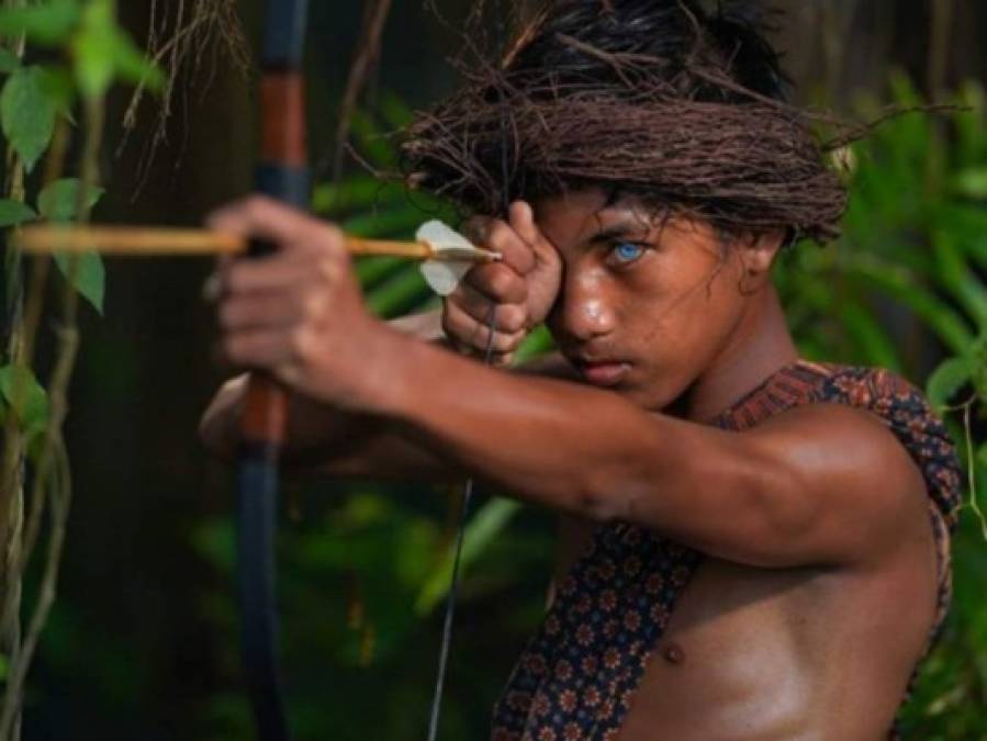 Los hipnotizantes ojos azules y brillantes de una tribu en Indonesia (FOTOS)